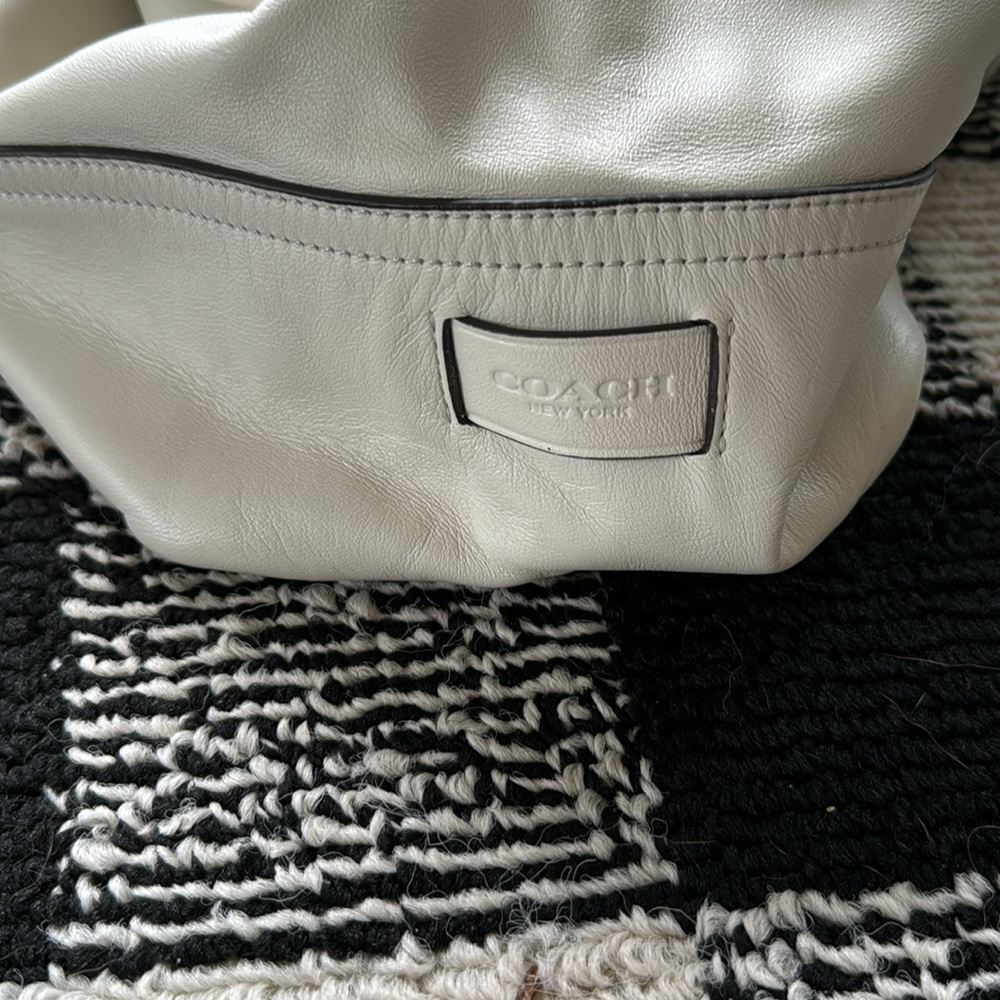 Authentic Excellent used condition Coach White Leather Hobo Bag - Picture 11 of 11